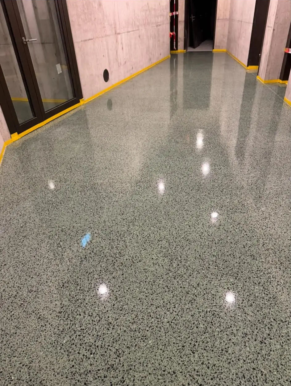 Terrazzo projekt i postavljanje u hodniku